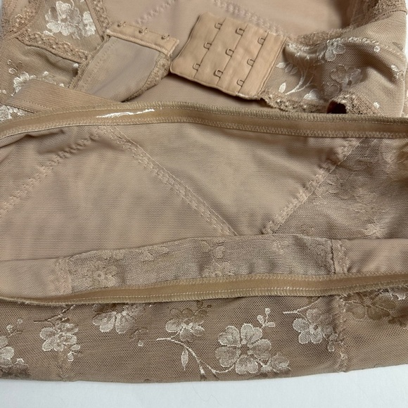 Modern Movement Shapewear Womens Medium Tan Floral Lace - Picture 5 of 11